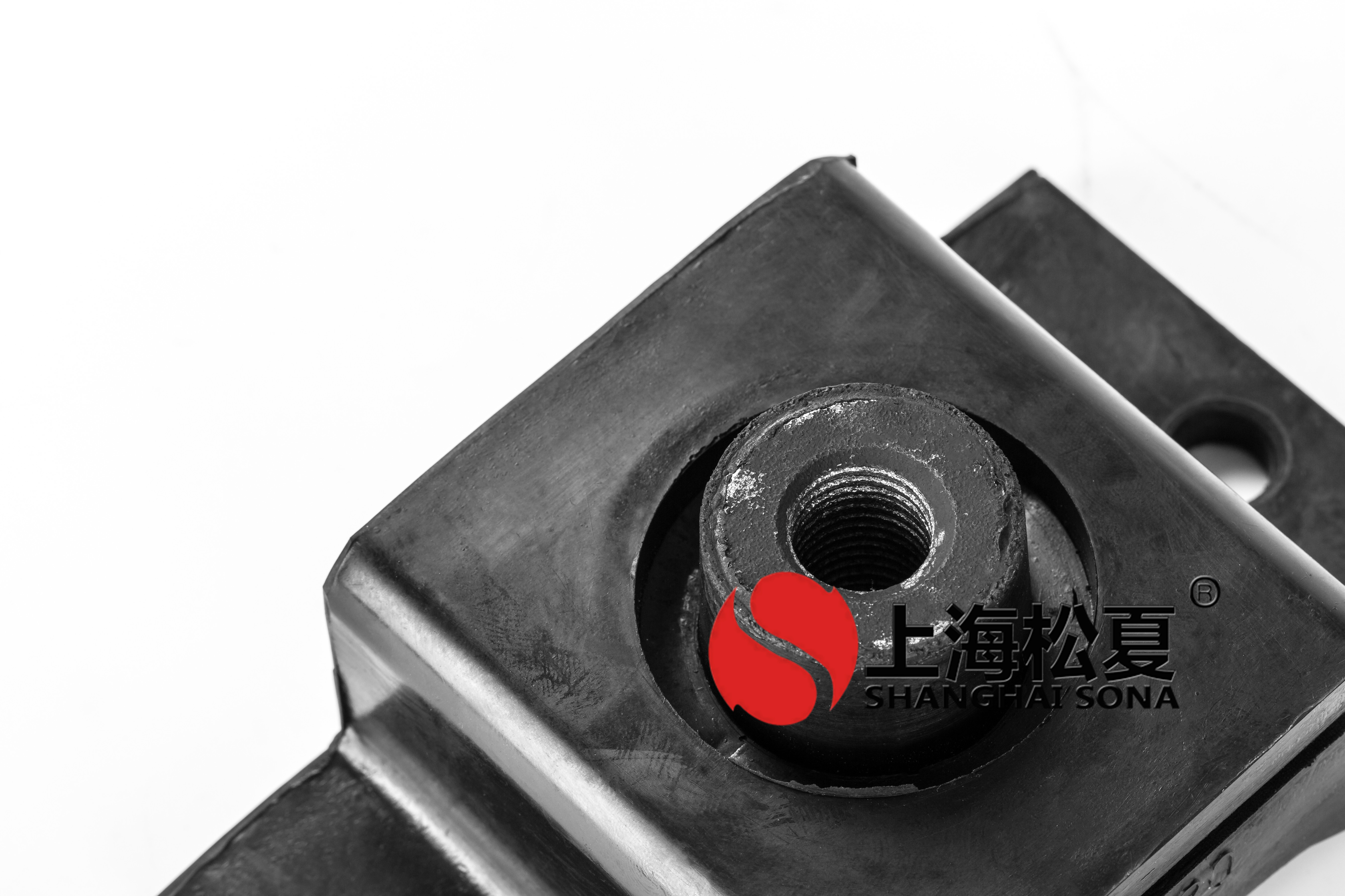 <a href='http://m.yndfyj.cn' target='_blank'><u>橡膠減震器</u></a>細(xì)節(jié)處實(shí)拍圖